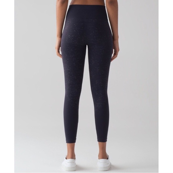 Lululemon Free To Flow 7/8 Tight Navy White Size 8 - Picture 4 of 9